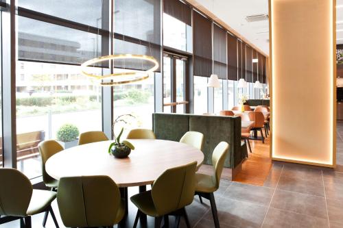Hampton By Hilton Munich City Center East - image 9