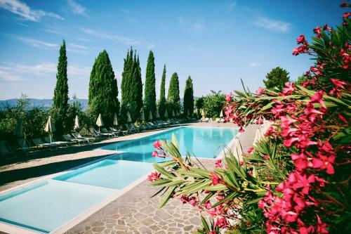 ISA-Hotel with swimming pool immersed in Tuscan nature in San Donato Fronzano, rooms with air conditioning and breakfast included in San Donato in Fronzano