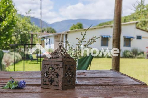 Casa de campo com ampla área verde e churrasqueira