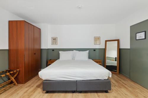 1 queen bed