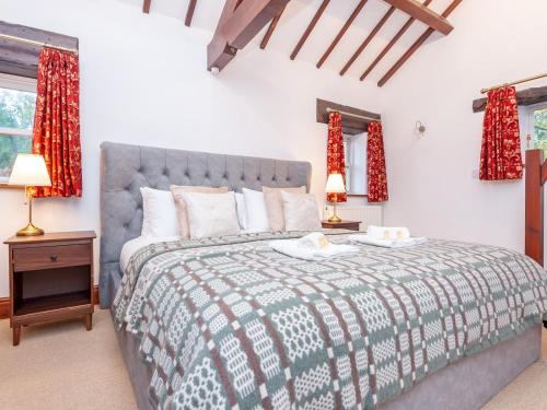Facilities, Majestic Farmhouse Barn 8 Guests Pass the Keys in Rodley