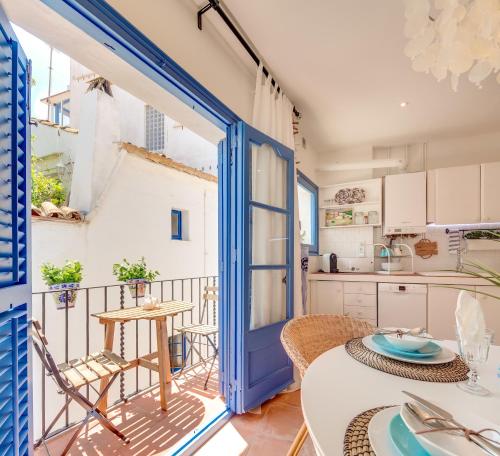 Blue Home Room Type - Two-Bedroom Apartment with Balcony NO sea view