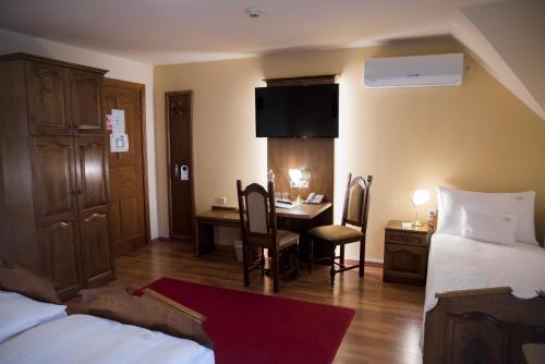 Vinum Hotel - image 2