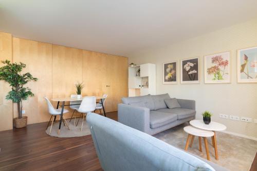 Host Wise - Restful Minimalist Flat - Balcony, Porto