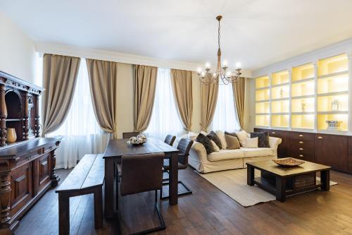 Luxury 2 bedroom apartment with king-size beds