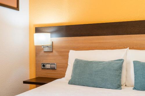 Double or Twin Room image 5