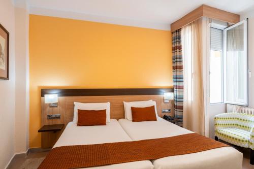 Double or Twin Room image 2