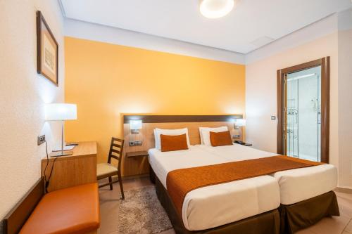 Double or Twin Room image 1