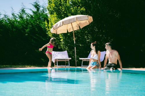  Farmhouse with swimming pool surrounded by greenery in San Donato Fronzano, apartments with air conditioning and private outdoor area in San Donato in Fronzano