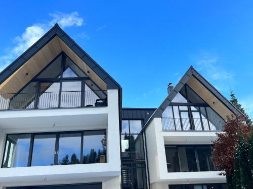 JAMY HOUSE