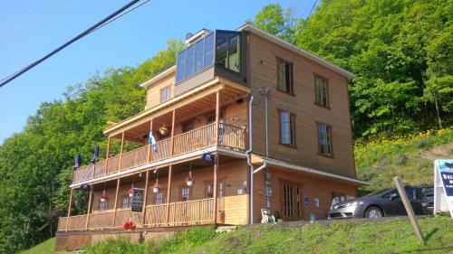 外部景觀, 樂佛阿龐小旅館 (Auberge Le Four à Pain) in 小里維爾-聖弗朗科斯 (QC)