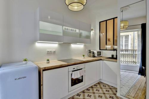 One-Bedroom Apartment image 5
