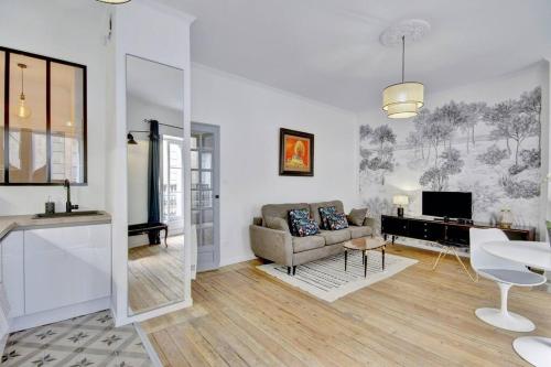 One-Bedroom Apartment image 3