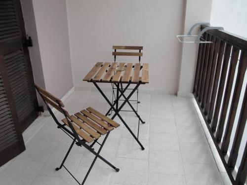 Twin Room with Balcony image 3