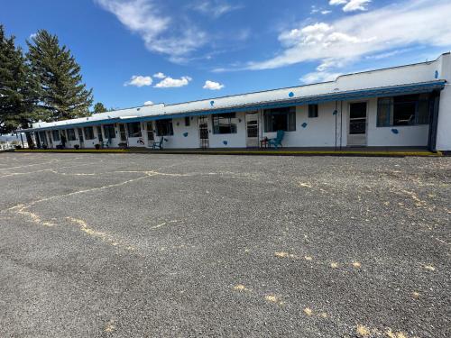 Maverick Motel - image 3