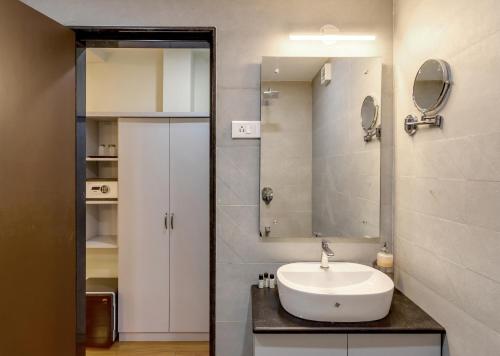 Deluxe Double Room image 10