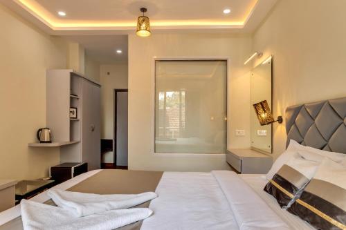 Superior Double Room image 7