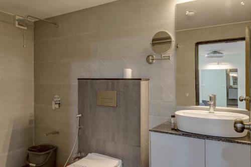 Deluxe Double Room image 6