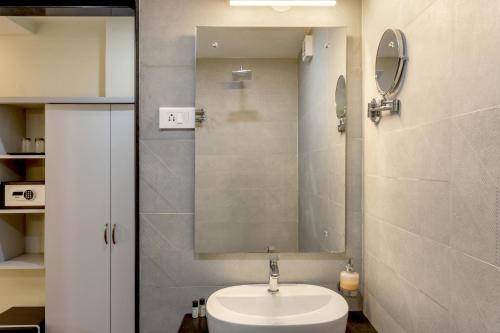 Deluxe Double Room image 5