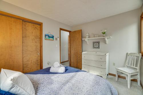 Half-Mi to Lake Pocono Pines Home with Hot Tub