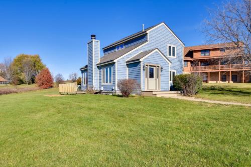 Cozy Illinois Abode with Deck and Grill, Near Golfing! in Galena, USA