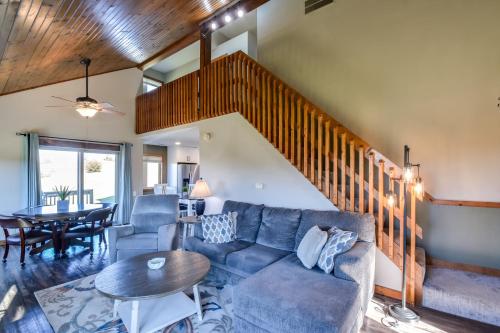Cozy Illinois Abode with Deck and Grill, Near Golfing! in Galena, USA