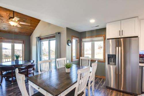 Cozy Illinois Abode with Deck and Grill, Near Golfing! in Galena, USA