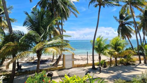 Vue imprenable sur le lagon et accès plage Le Touloublue (Vue imprenable sur le lagon et acces plage Le Touloublue) in Sainte Anne