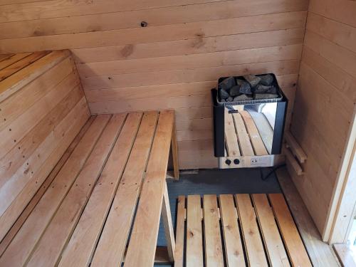 ซาวน่า, Srub na svahu sjezdovky v Radvanicích (Srub na svahu sjezdovky v Radvanicich) in ชวาเลซ