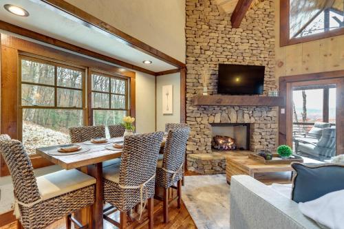 Spacious Blue Ridge Cabin with Hot Tub and Fire Pit! in Blue Ridge, USA