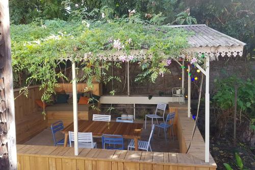 Kaz Cyatheas - maison créole de charme (Kaz Cyatheas - maison creole de charme) in Entre Deux