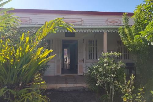 Kaz Cyatheas - maison créole de charme (Kaz Cyatheas - maison creole de charme) in Entre Deux