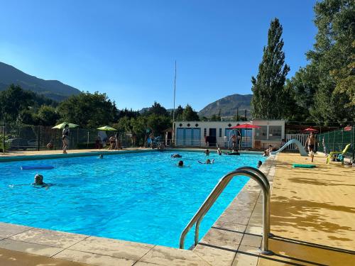 Peldbaseins, la villa provençale (la villa provencale) in La Motte-Chalancon