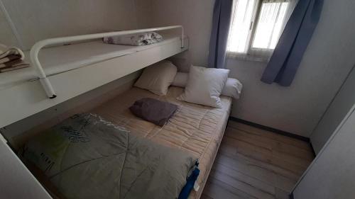 Bungalow tout confort avec accès direct à la plage (Bungalow tout confort avec acces direct a la plage) in กรุยส์สัน