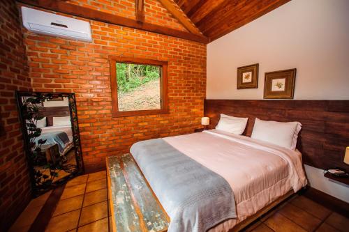 1 double bed, 2 twin beds