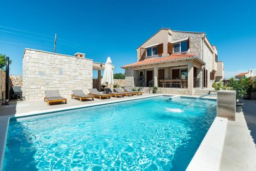 Romantic villa with pool, and whirpool, sauna, near sandy beach - by Traveler tourist agency Krk ID 2379 br 3