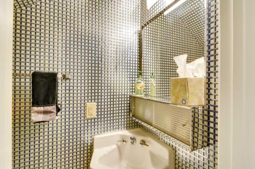 Southwestern Getaway in Mesa with Patio and Pool Access - image 8