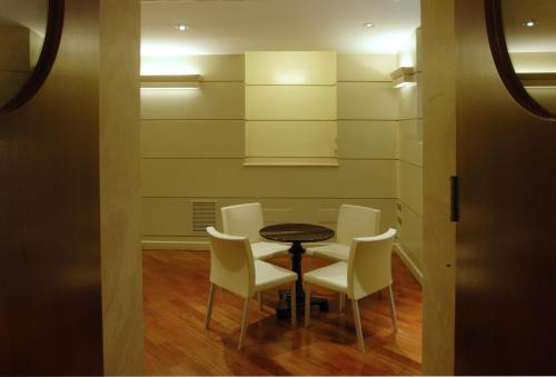 Business center, Hotel Lancelot in Colosseum and Foro Romano