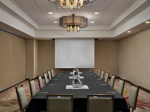 DoubleTree by Hilton Irvine Spectrum - image 10