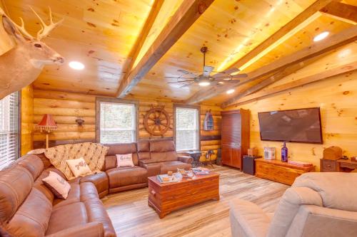 Pet-Friendly Chattanooga Cabin with Hot Tub and Kayaks