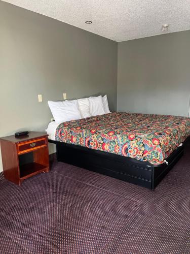 Hallmark Inn and Suites - image 10