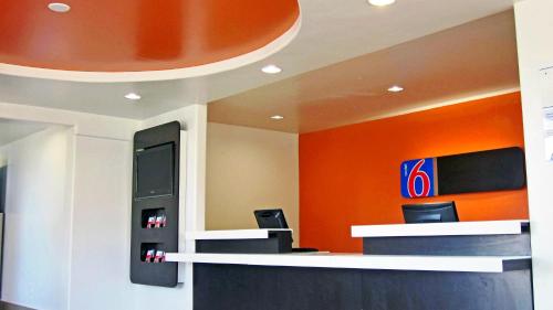 ردهة, Motel 6 Victorville, CA - Apple Valley in Victorville