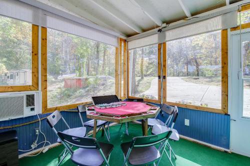 Emerald Cove Chalet on Douglas Lake with Hot Tub!