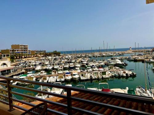 Charmante maison de ville, terrasse vue sur port