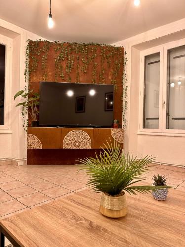 Koplietošanas atpūtas telpa ar TV, L'Atelier loft in Foucherans (Franche-Comte)