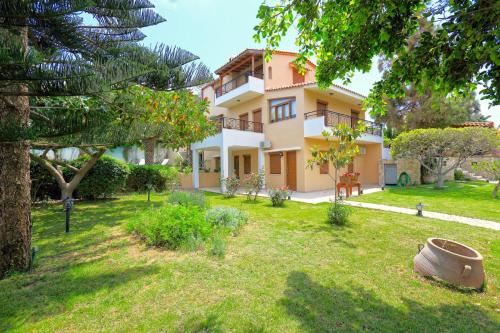 Villa Karteros with private swimming pool