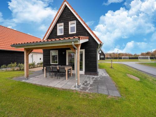 ระเบียง/ชานเรือน, Cozy Retreat with parking in โทเลน