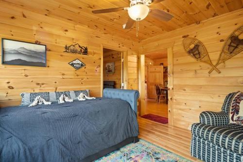 Dream Weaver Cabin in Candler, USA