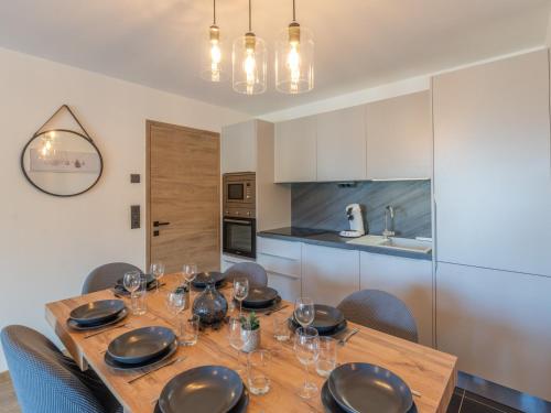 Appartement spacieux proche des pistes avec garage et wifi à Courchevel 1650 - FR-1-563-112 (Appartement spacieux proche des pistes avec garage et wifi a Courchevel 1650 - FR-1-563-112) in Courchevel