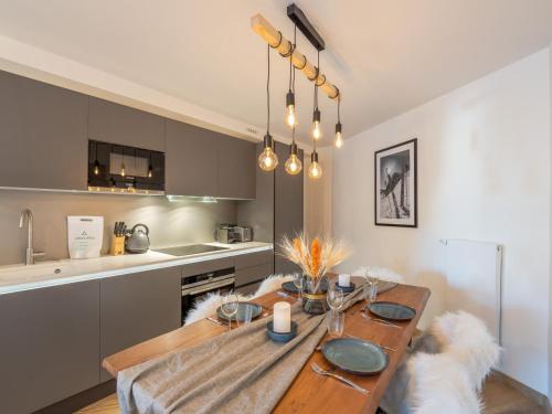Appartement moderne proche des pistes avec parking et WIFI - FR-1-563-128 in Courchevel